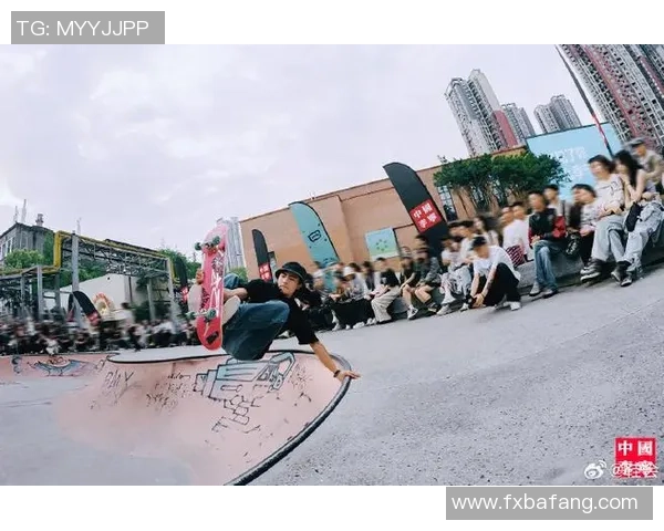 成都滑板精英赛点评极限运动队展现出色节奏与团队默契