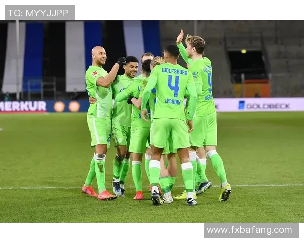 柏林联合客场逆袭艰难击败沃尔夫斯堡保住欧战希望