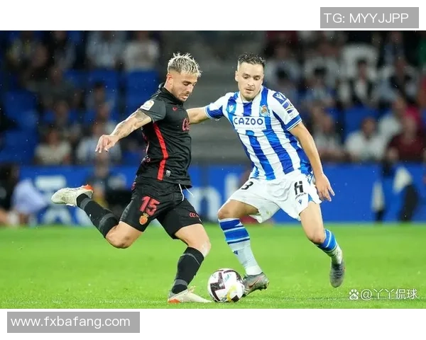 皇家社会后卫受伤缺席数周,球队防线压力加大,主帅寻找替补解困 皇家社会后卫受伤缺席数周,球队防线压力加大,主帅寻找替补解困